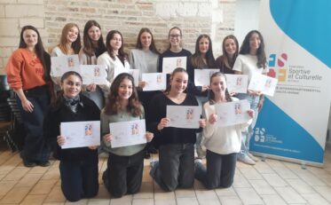 "Gymnastes récompensées pour leurs bons résultats au Championnat National de GR"