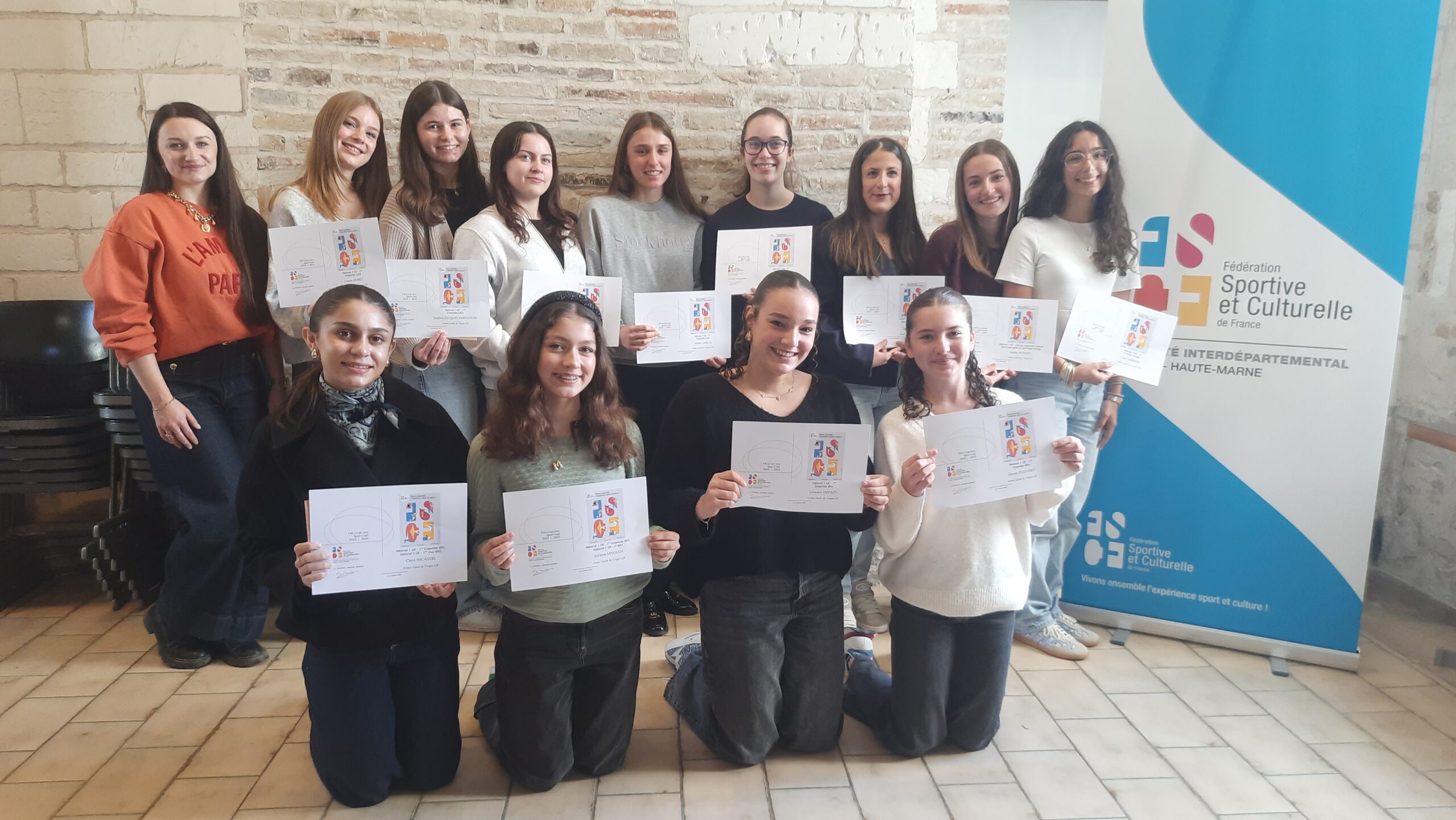 Gymnastes récompensées pour leurs bons résultats au Championnat National de GR
